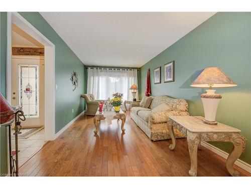 32 Mcnichol Drive, Cambridge, ON - Indoor Photo Showing Living Room