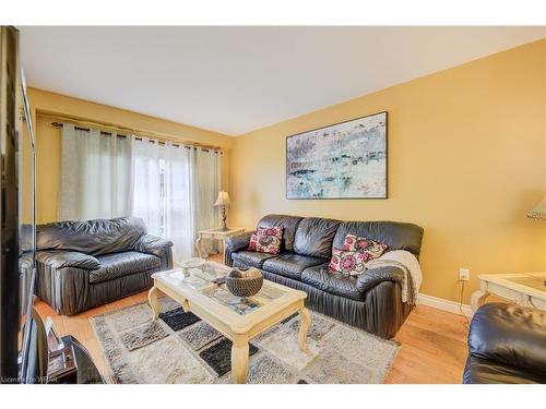 32 Mcnichol Drive, Cambridge, ON - Indoor Photo Showing Living Room