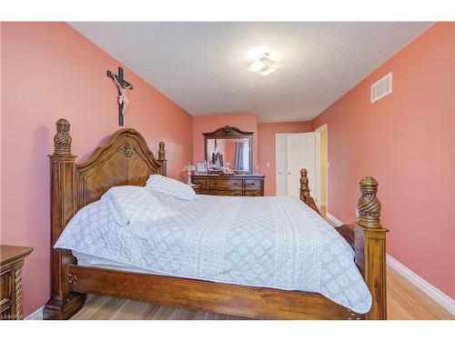 32 Mcnichol Drive, Cambridge, ON - Indoor Photo Showing Bedroom