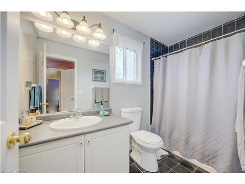 32 Mcnichol Drive, Cambridge, ON - Indoor Photo Showing Bathroom