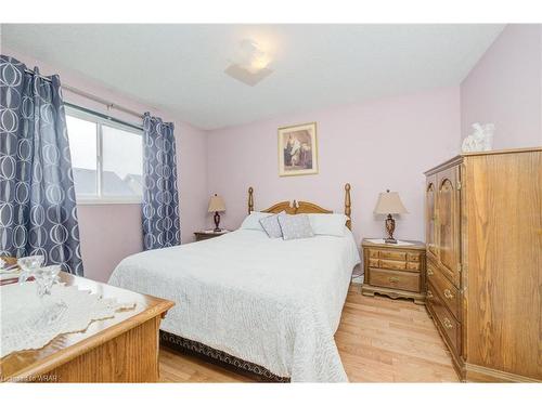 32 Mcnichol Drive, Cambridge, ON - Indoor Photo Showing Bedroom