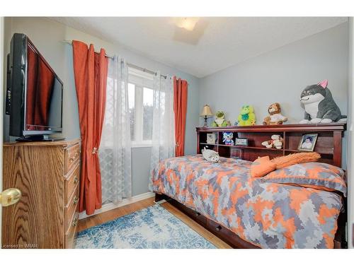 32 Mcnichol Drive, Cambridge, ON - Indoor Photo Showing Bedroom