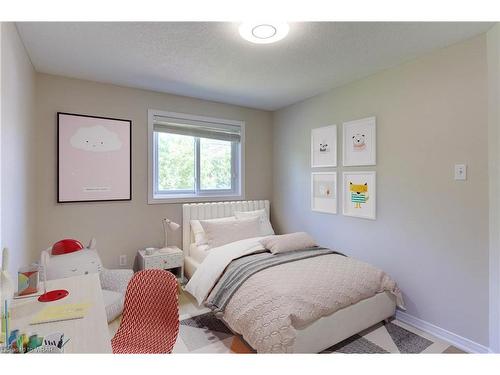379 Hidden Creek Drive, Kitchener, ON - Indoor Photo Showing Bedroom