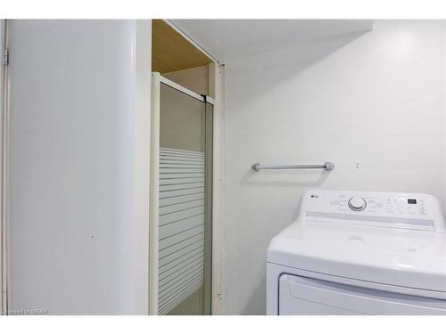 379 Hidden Creek Drive, Kitchener, ON - Indoor Photo Showing Laundry Room