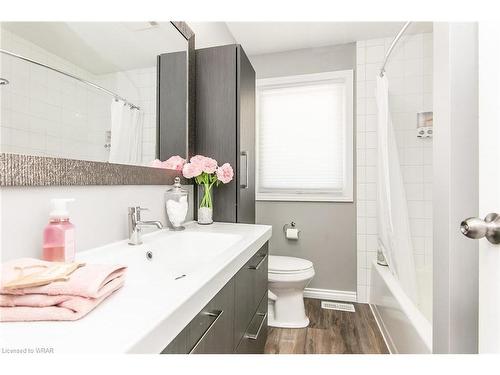 199 Carter Avenue, Waterloo, ON - Indoor Photo Showing Bathroom
