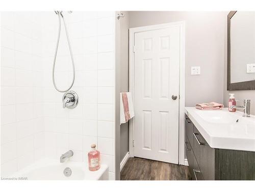 199 Carter Avenue, Waterloo, ON - Indoor Photo Showing Bathroom