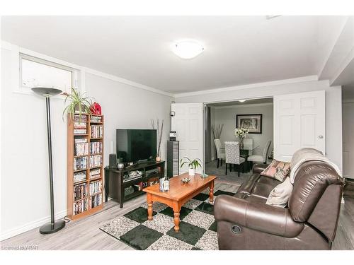 199 Carter Avenue, Waterloo, ON - Indoor Photo Showing Living Room