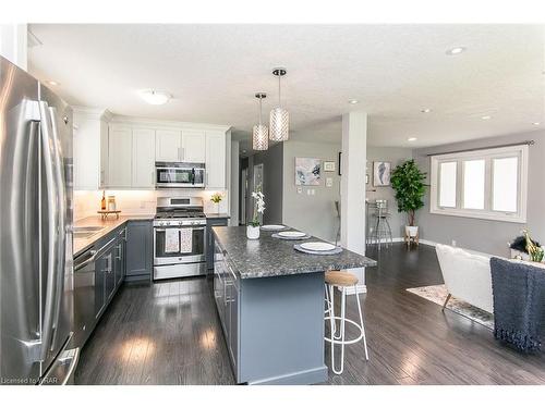 199 Carter Avenue, Waterloo, ON - Indoor Photo Showing Kitchen With Upgraded Kitchen