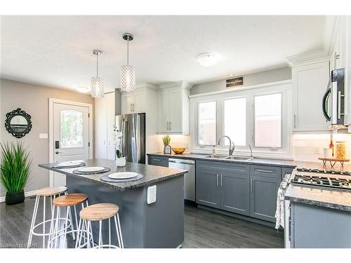 199 Carter Avenue, Waterloo, ON - Indoor Photo Showing Kitchen With Double Sink With Upgraded Kitchen
