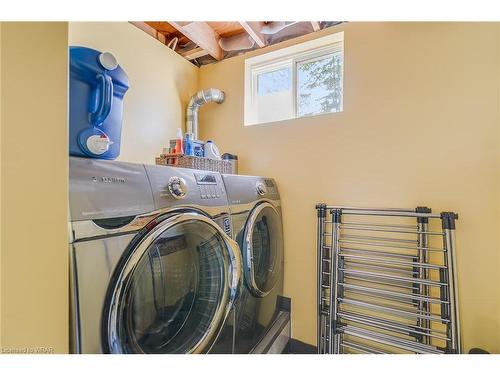 38 Black Walnut Drive, Kitchener, ON - Indoor Photo Showing Laundry Room