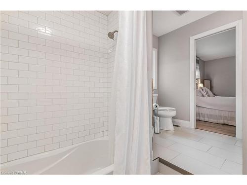 38 Black Walnut Drive, Kitchener, ON - Indoor Photo Showing Bathroom