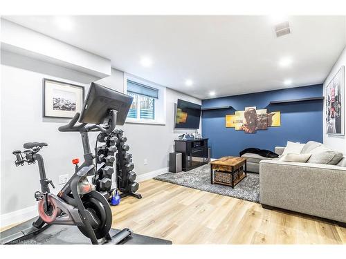 927 Moore Street, Cambridge, ON - Indoor Photo Showing Gym Room