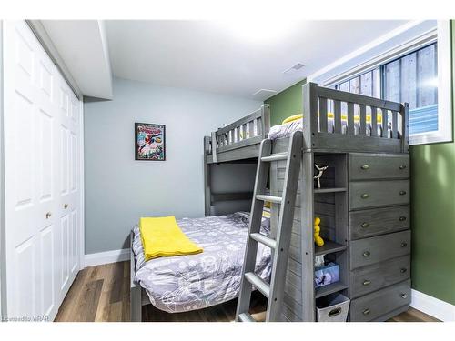 927 Moore Street, Cambridge, ON - Indoor Photo Showing Bedroom