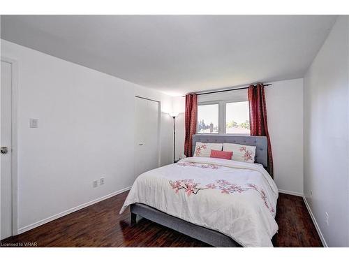15 Cluthe Crescent, Kitchener, ON - Indoor Photo Showing Bedroom