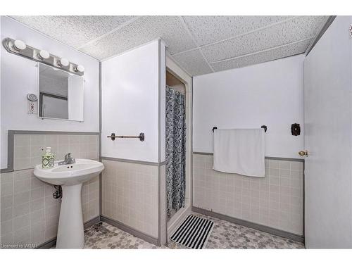 15 Cluthe Crescent, Kitchener, ON - Indoor Photo Showing Bathroom