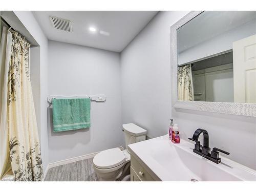 20 Blackwell Drive, Kitchener, ON - Indoor Photo Showing Bathroom