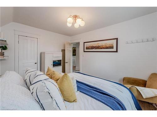 185 Ahrens Street W, Kitchener, ON - Indoor Photo Showing Bedroom