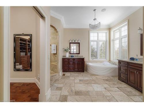 481 Lynden Road, Brantford, ON - Indoor Photo Showing Bathroom