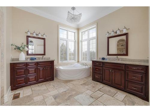 481 Lynden Road, Brantford, ON - Indoor Photo Showing Bathroom