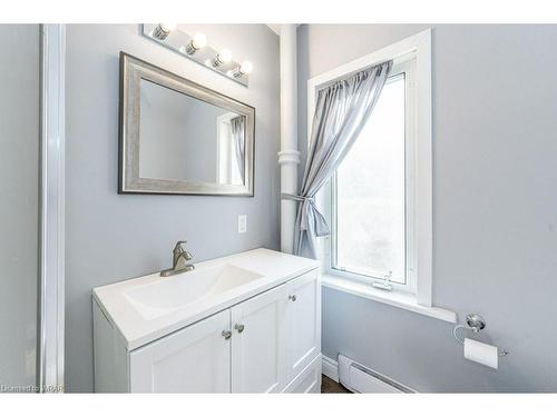 177 Weber Street E, Kitchener, ON - Indoor Photo Showing Bathroom