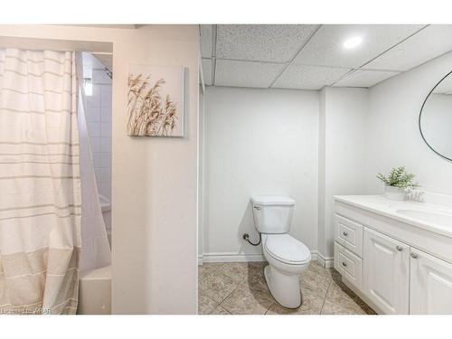 82 Weber Street S, Waterloo, ON - Indoor Photo Showing Bathroom