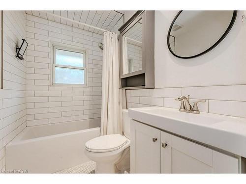 216 Rodney Street, Waterloo, ON - Indoor Photo Showing Bathroom