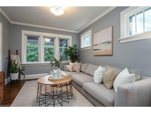 189 Samuel Street, Kitchener, ON - Indoor Photo Showing Living Room