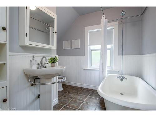 189 Samuel Street, Kitchener, ON - Indoor Photo Showing Bathroom