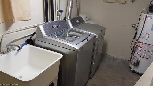 486B Kingscourt Drive, Waterloo, ON - Indoor Photo Showing Laundry Room