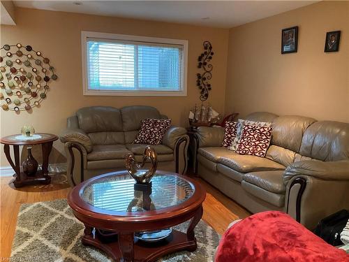 486B Kingscourt Drive, Waterloo, ON - Indoor Photo Showing Living Room