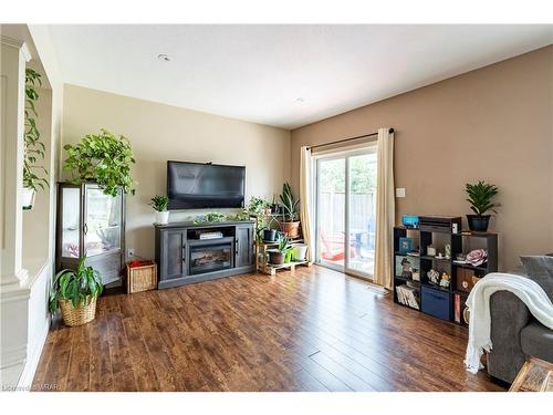 518 Isaiah Crescent, Kitchener, ON - Indoor Photo Showing Living Room