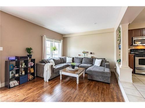 518 Isaiah Crescent, Kitchener, ON - Indoor Photo Showing Living Room