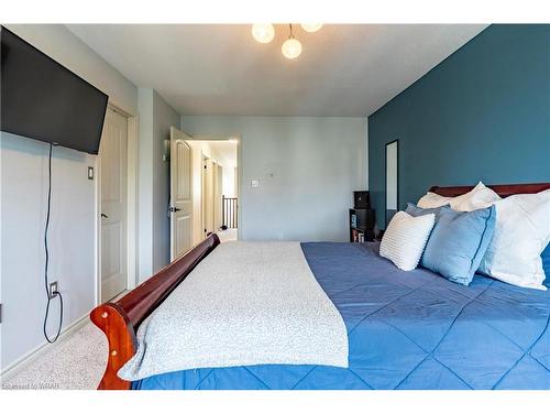 518 Isaiah Crescent, Kitchener, ON - Indoor Photo Showing Bedroom