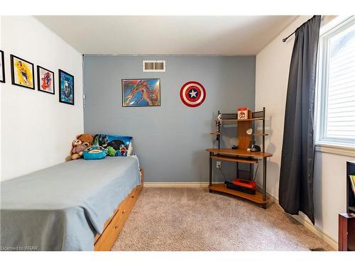 518 Isaiah Crescent, Kitchener, ON - Indoor Photo Showing Bedroom