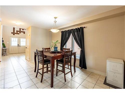 518 Isaiah Crescent, Kitchener, ON - Indoor Photo Showing Dining Room