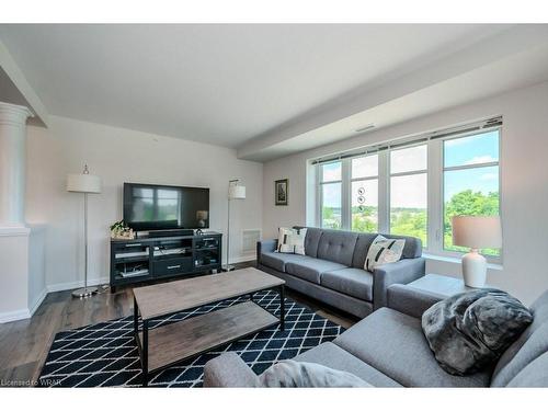 501-778 Laurelwood Drive, Waterloo, ON - Indoor Photo Showing Living Room