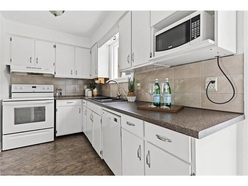 123 Wheatfield Crescent, Kitchener, ON - Indoor Photo Showing Kitchen