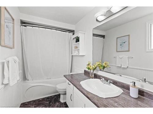 123 Wheatfield Crescent, Kitchener, ON - Indoor Photo Showing Bathroom