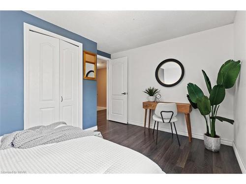 123 Wheatfield Crescent, Kitchener, ON - Indoor Photo Showing Bedroom