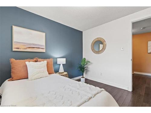 123 Wheatfield Crescent, Kitchener, ON - Indoor Photo Showing Bedroom