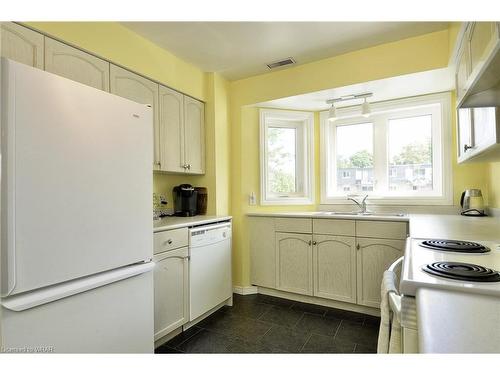 59-245 Bishop Street S, Cambridge, ON - Indoor Photo Showing Kitchen