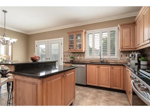 19 Winding Wood Crescent, Kitchener, ON - Indoor Photo Showing Kitchen With Stainless Steel Kitchen