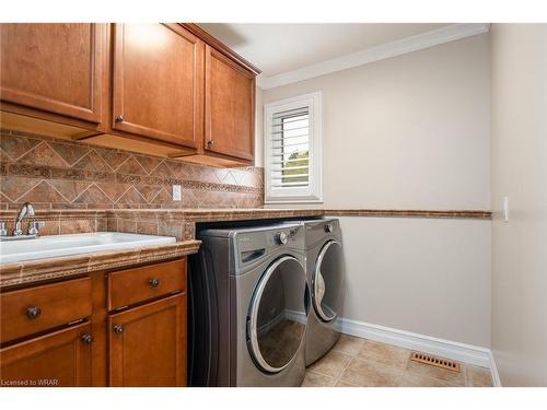 19 Winding Wood Crescent, Kitchener, ON - Indoor Photo Showing Laundry Room