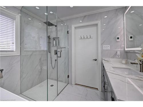 43 Mccormick Drive, Cambridge, ON - Indoor Photo Showing Bathroom