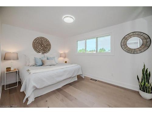 89 Kenora Avenue, Hamilton, ON - Indoor Photo Showing Bedroom