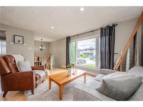 65 Cluthe Crescent, Kitchener, ON - Indoor Photo Showing Living Room
