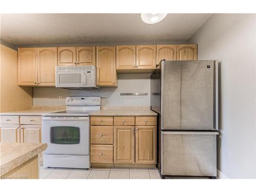 810-225 Harvard Place, Waterloo, ON - Indoor Photo Showing Kitchen