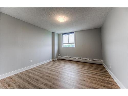 810-225 Harvard Place, Waterloo, ON - Indoor Photo Showing Other Room