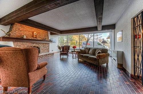 810-225 Harvard Place, Waterloo, ON - Indoor Photo Showing Living Room With Fireplace