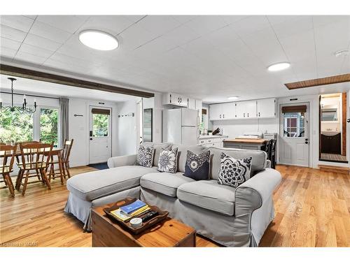 282 Widgeon Cove Road, Northern Bruce Peninsula, ON - Indoor Photo Showing Living Room